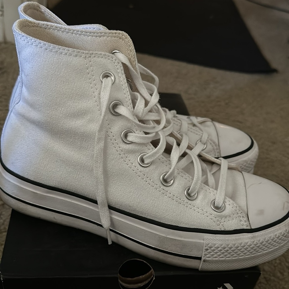 White Womans Chuck Taylor’s Platform Converse
